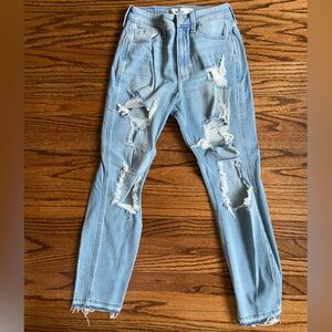 Hollister curvy high-rise Mom jeans